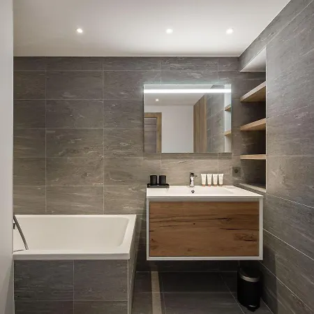 아파트 Spacieux Familial A Courchevel, Proche Pistes, Avec Balcon Et Services Inclus - Fr-1-562-76